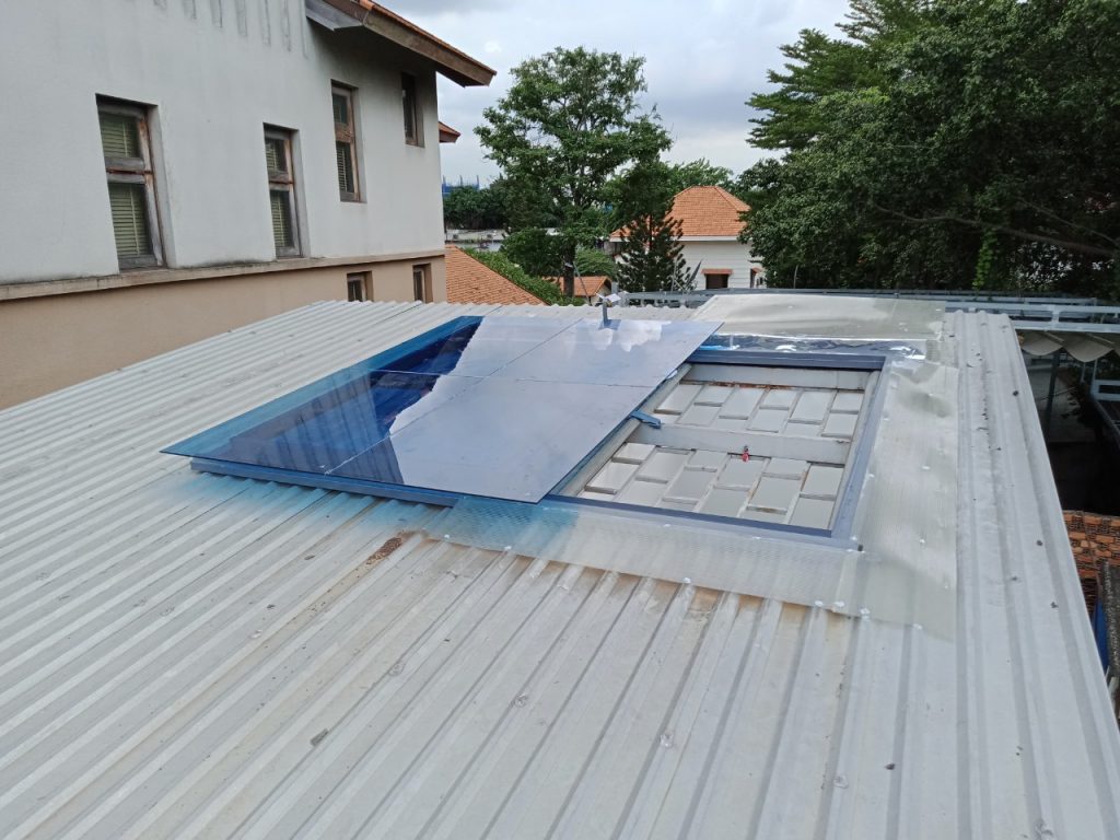 Bạn muốn tạo điểm nhấn cho ngôi nhà của mình? Hãy áp dụng giếng trời trên mái tôn để làm cho không gian sống của bạn trở nên tươi sáng hơn, đẩy lùi căn bệnh bị đóng kín.